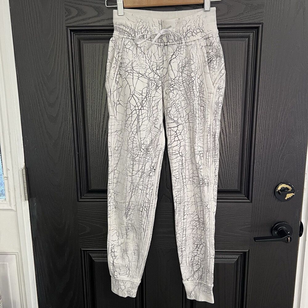 Lululemon Warm Down Jogger Mid Rise Jogger Thread Dye White Black Size 0